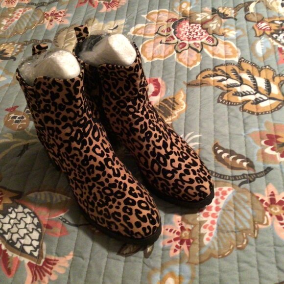 Qupid Cheetah Ankle Boots Bootie Animal Print Size 8 Black Tan Chunky Block Heel - Picture 1 of 4
